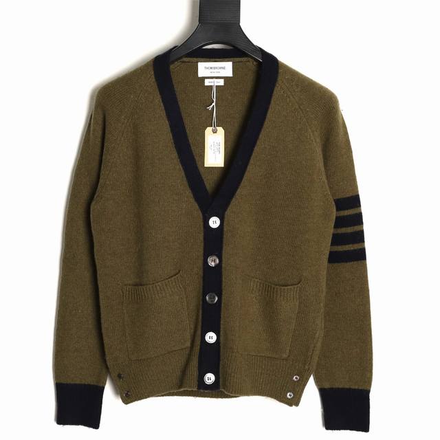 Thom Browne Tb 汤姆布朗 23Fw 拼色羊毛开衫毛衣 本产品开衫款式照原版一比一单面加一乘一螺纹，整件全澳毛材质，相拼色风格，特点体轻，柔软，亲肤
