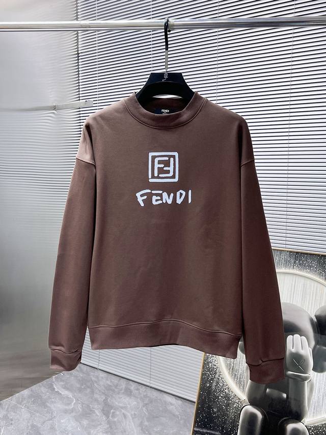 芬迪 Fendi 2025Ss早秋新款 长袖 圆领 卫衣，高端版本！专柜定制面料 透气舒适度高，细节无可挑剔，品牌元素设计理念，体现高品质。手感细腻柔软！呈现休
