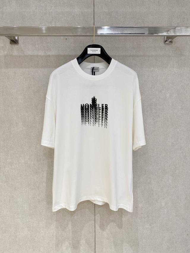 Moncler 蒙口大爆款 2025春夏新款首发专柜最新款短袖圆领T恤 高端订制 设计前卫时尚！品牌Logo重工艺设计 高端定制面料.手感柔软.穿着舒适.专柜级