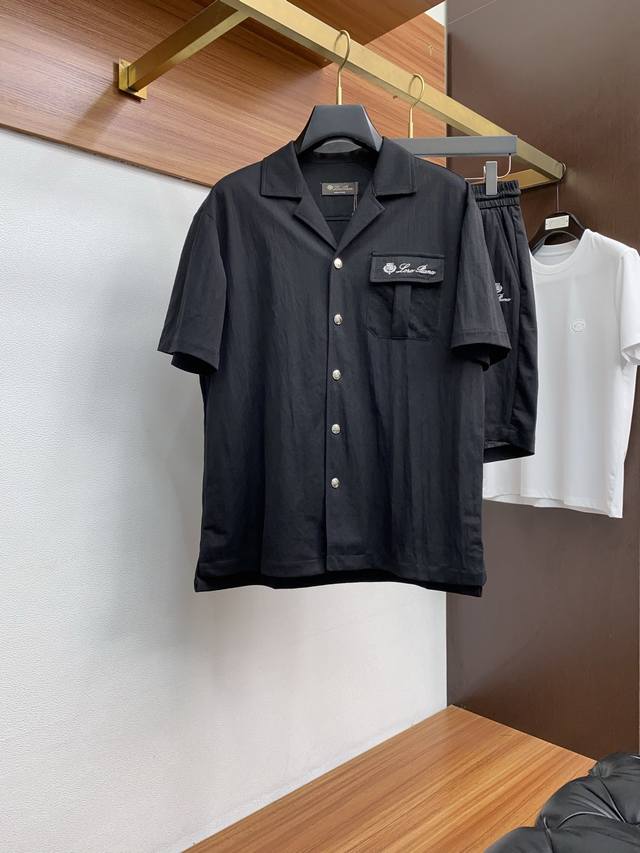 套 Lp 诺悠翩雅 M-3Xl 25年春夏新款休闲短裤 套装 干净利落剪裁，都市风十足 采用精纺棉麻面料手感软糯干爽，上身效果挺括有型。五金精致，商务休闲非常好