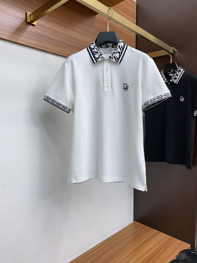 迪奥 2025春夏新品细纹珠地商务Polo，极简的衣身造型！ 顶级针织棉质混纺质地 整体的触感极为舒适，弹力十足亲肤效果高级，经典时尚翻领 Polo衫短袖 贸易