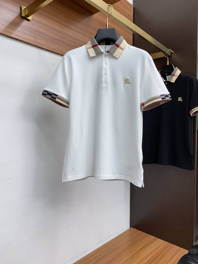 巴宝莉 2025春夏新品细纹珠地商务Polo，极简的衣身造型！ 顶级针织棉质混纺质地 整体的触感极为舒适，弹力十足亲肤效果高级，经典时尚翻领 Polo衫短袖 贸