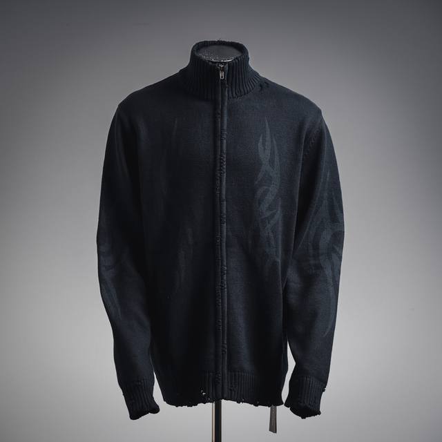 Balenciaga 巴黎世家新25Ss火焰图腾拉链毛衣 原21,500购入，限定款数量有限。采用原渠道100%纯棉棉纱，根据面布的纹理和光泽，对色定织定染毛料