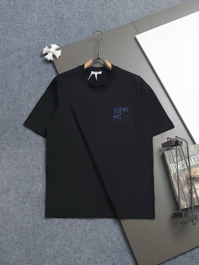 Loewe 罗意威 微宽版型Xs S M L 25Ss最新最顶级 经典Logo拼色刺绣刺绣圆领短袖，最顶级的品质专柜原单短袖，顶级制作工艺进口面料，专柜款独特设