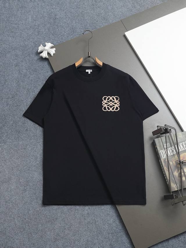 Loewe 罗意威 微宽版型Xs S M L 25Ss最新最顶级 经典Logo植绒刺绣刺绣圆领短袖，最顶级的品质专柜原单短袖，顶级制作工艺进口面料，专柜款独特设