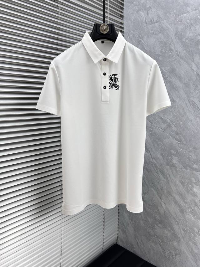 巴宝‘’2025春夏新款男士短袖Polo衫，品牌最新设计元素！既不单调也不复杂,恰到好处的展现品味！客供顶级定制弹力氨纶面料！舒适吸汗透气根本不在话下,面料独具