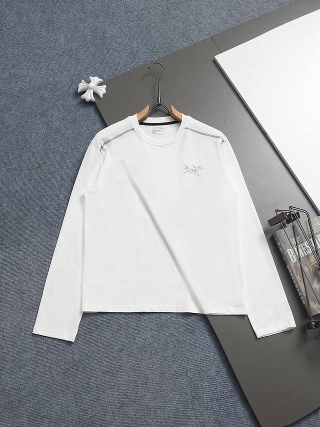 Arc'teryx 始祖鸟 款号913 经典款速干长袖T恤 小鸟Logo印花设计 采用优质面料 三色可选：白色 黄色 黑色 做工精细 袖口领口加固设计 适合户外