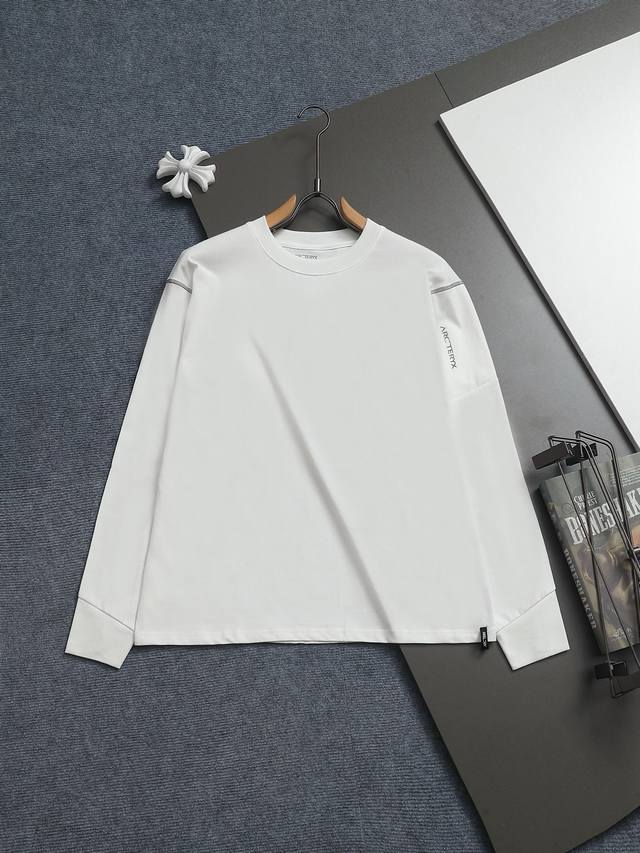 款号999 拉链Arc’Teryx 高品质长袖， 款号999 高品质 男女同款初代联名System_A背后大Logo户外机能运动长袖打底，原版定制采用双纱面料拼