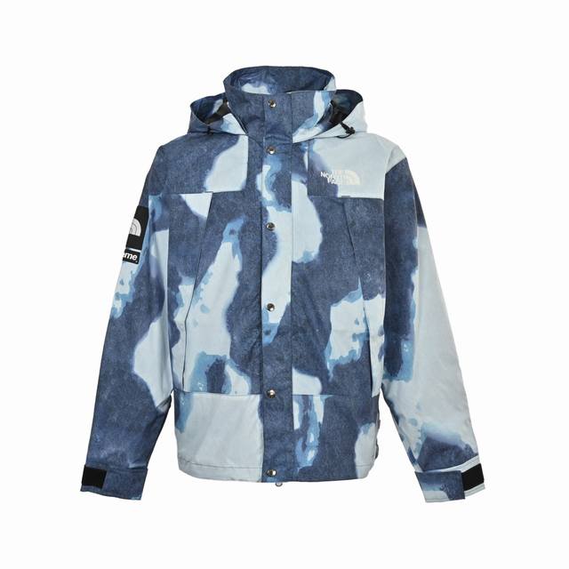 The North Face 北面 25Fw 扎染刺绣户外冲锋衣外套 今年的冲锋衣升级了所有的配件面料以及工艺品质北面最新款-面料：国内独家原厂面料具有特性，采