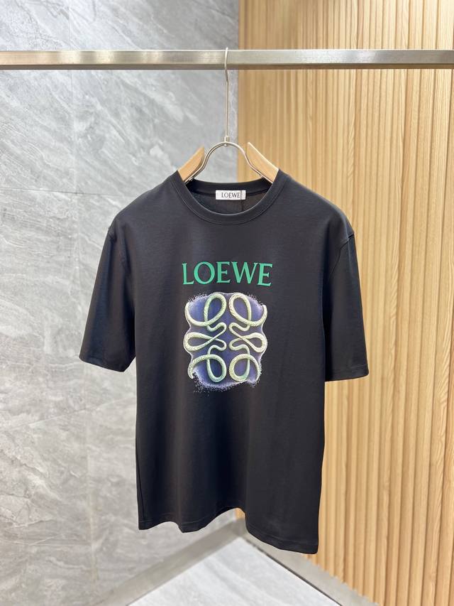 Loewe‘’2025年春夏新品上新 三标齐全 丝光棉圆领短袖T恤 好货不用过多介绍 看细节 专柜码数：M-Xxxl 175 140建议L，