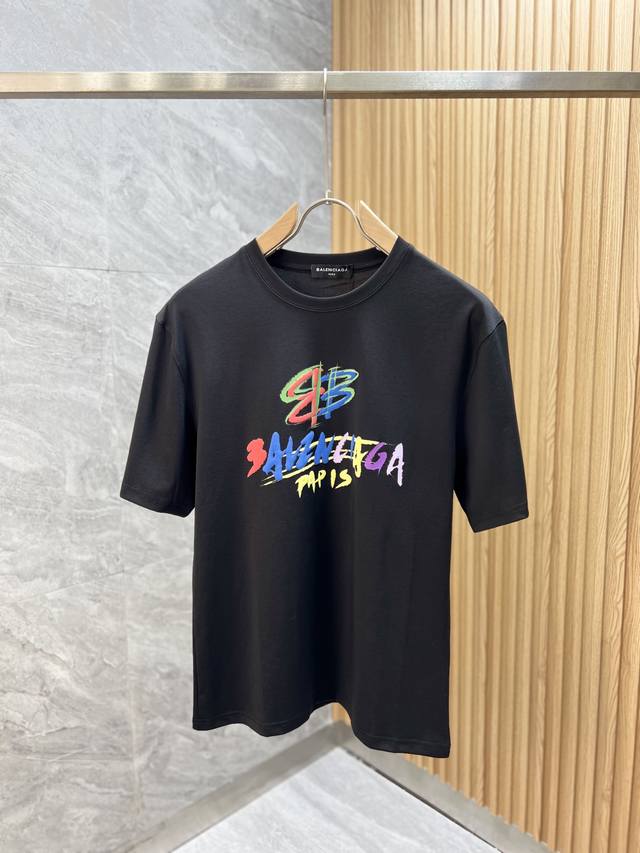 Balenciag‘’2025年春夏新品上新 三标齐全 丝光棉圆领短袖T恤 好货不用过多介绍 看细节 专柜码数：M-Xxxl 175 140建议L，
