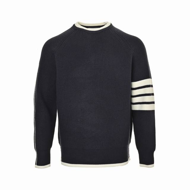 Thom Browne 汤姆布朗 23Ss 四条纹拼色圆领毛衣 Thom Browne 是一位颇有远见桌识的设计师，以其别具匠心的精裁设计为大众所熟知。他大胆挑