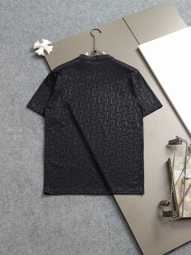 Fendi 芬迪微宽版型Xs-L 新款独家限定 25年最新最顶级 满印花Logo暗纹毛巾绣字母Logo 双袖后背格纹贴布 精美重工艺 280克洗水面料T恤作为奢