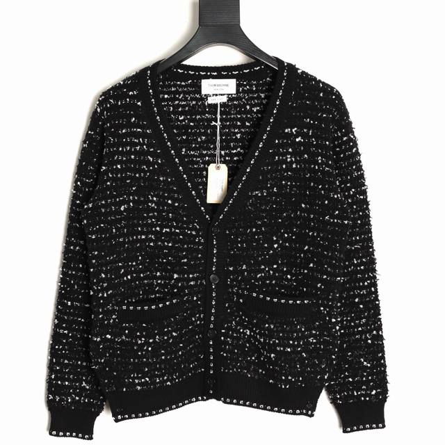Thom Browne Tb 汤姆布朗 25Fw 小香风粗花呢针织毛衣开衫 本产品根据王一博上身同款原版使用纱线使用同样原料宽度长度间隙度进行定制，本产品包含了