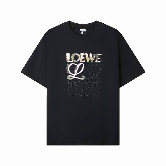 0208款，高端定制，独家最高品质版本Loewe*家数码印花Logo刺绣圆领短袖T恤，采用独家定制290G原版1:1双股双纱纯棉面料，定织定染同缸无色差罗纹，定