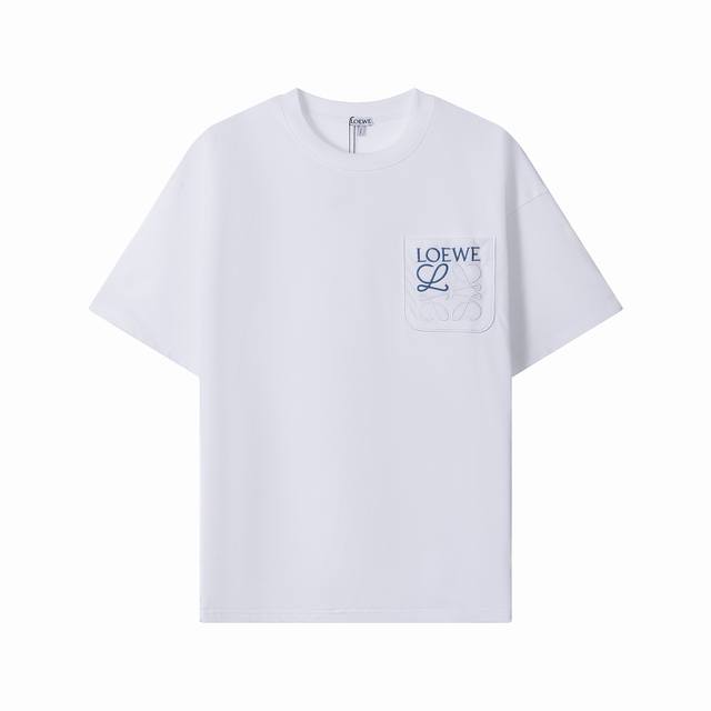 0212款，高端定制，独家最高品质版本Loewe*家口袋Logo刺绣圆领短袖T恤，采用独家定制290G原版1:1双股双纱纯棉面料，定织定染同缸无色差罗纹，定制1