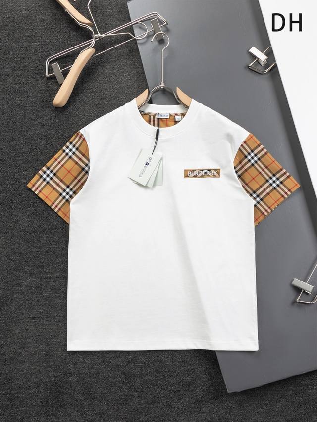 Burberry Bbr 巴宝莉 微宽版型S-Xl 新款独家限定 25年最新最顶级 格纹拼接刺绣字母Logo 双袖后背格纹贴布 精美重工艺 280克洗水面料T恤