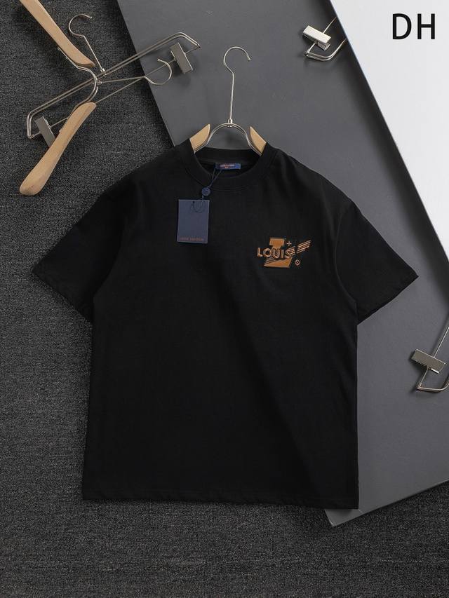 Louis Vuitton 路易威登 1V 微宽版型S-Xl 25Ss Lv 新品专柜走秀款 前后幅真皮字母Logo刺绣 男女同款！短袖不在千篇一律的大众脸，而