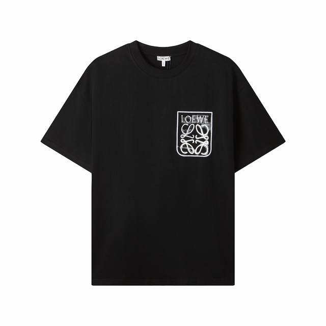 0202款，高端定制，独家最高品质版本Loewe*家刺绣Logo印花假口袋圆领短袖T恤，采用独家定制290G原版1:1双股双纱纯棉面料，定织定染同缸无色差罗纹，