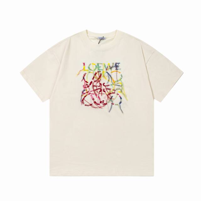 Loewe 罗意威 彩色流苏绣花 Logo精致升级，灵感源自八十年代复古 原版面料 官方同款 短袖T恤 定制260克同缸染面料 手感非常舒服 春夏最新砖柜同步
