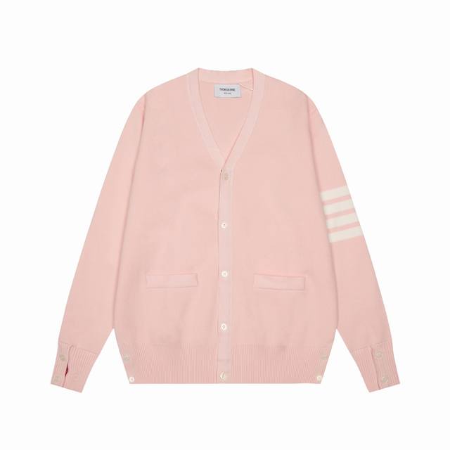 Thom Browne 汤姆布朗 柳扣开衫 Tb经典四条杠基础风格 年年都穿的经典款必须选择品质全部对色定染含羊毛的棉纱线，柔软亲肤，双层针织很厚实，手感无敌好