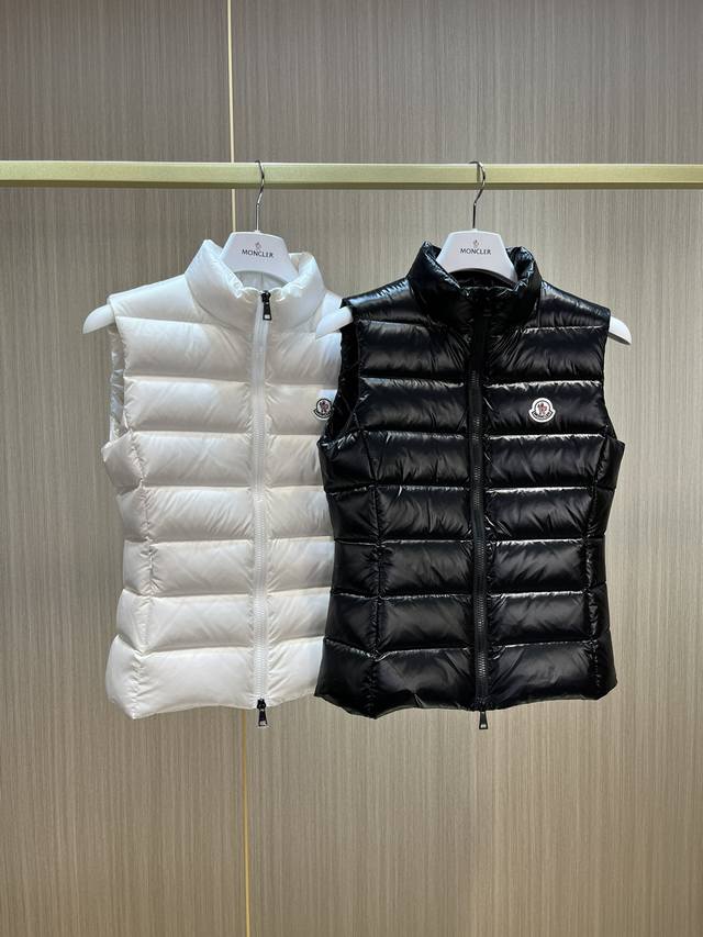 Moncler 蒙口羽绒背心 蒙家王牌尖货，镇店之宝 迟来的渠道好货好款！蒙口王牌渠道单，最经典最火爆尼龙羽绒立领女马甲羽绒背心 秒杀市面上一切版本 只能说根本