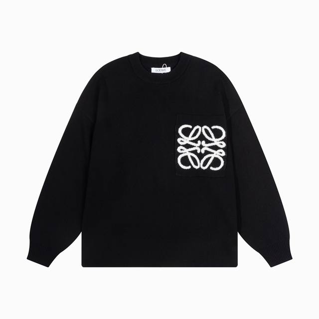 Loewe 罗意威 口袋字母Logo刺绣 全部对色定染含羊毛的棉纱线，柔软亲肤，双层针织手感无敌好，拿到手里就能感受出它的质感随便一套就能出门很万能，盛装出席搭