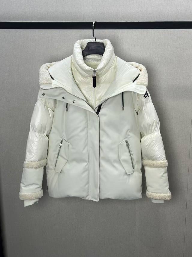 迈凯奇新品女羽绒服 斜塔纹面料，定制面料60天，羊羔毛、牛皮、＋圆孔有光面料、主打不撞款，翻单慢，工艺复杂，天花板，顶奢款，新标95纯白绒，先定先得，这个冬天您