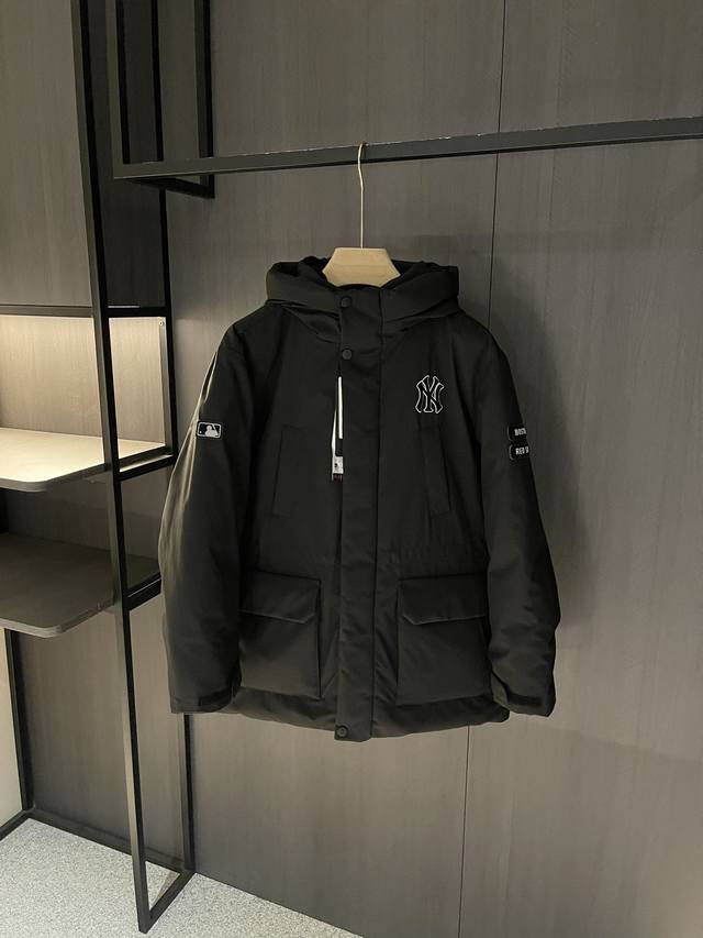 Mlb纽约洋基队 童装 羽绒服 Mlb是韩国F&F旗下潮流服装品牌，拥有150年历史的经典传统，是街头文化和国际生活方式的领导者。Mlb 拥有包括男装、女装、童
