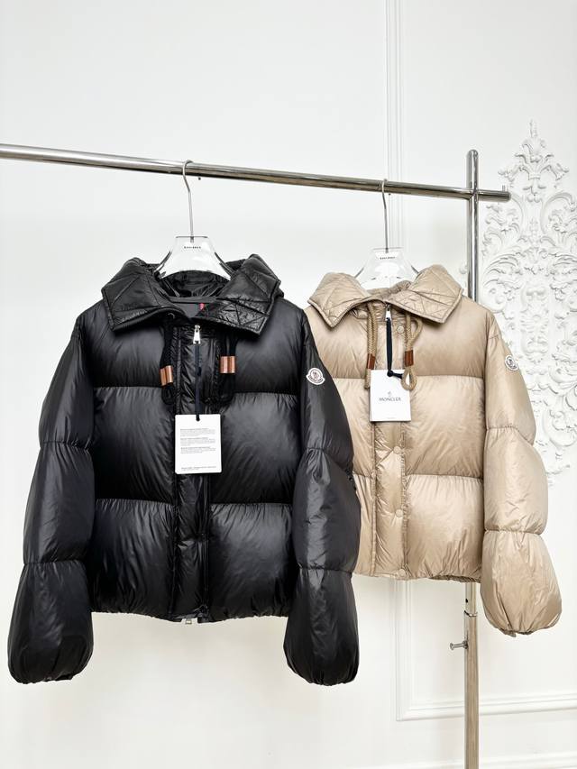 Moncler蒙口 Borey连帽羽绒服外套 轻量Longue Saison尼龙羽绒夹克，Dist认证，绗缝设计。落肩设计，抽绳兜帽，漏斗领随意慵懒感。双向拉链