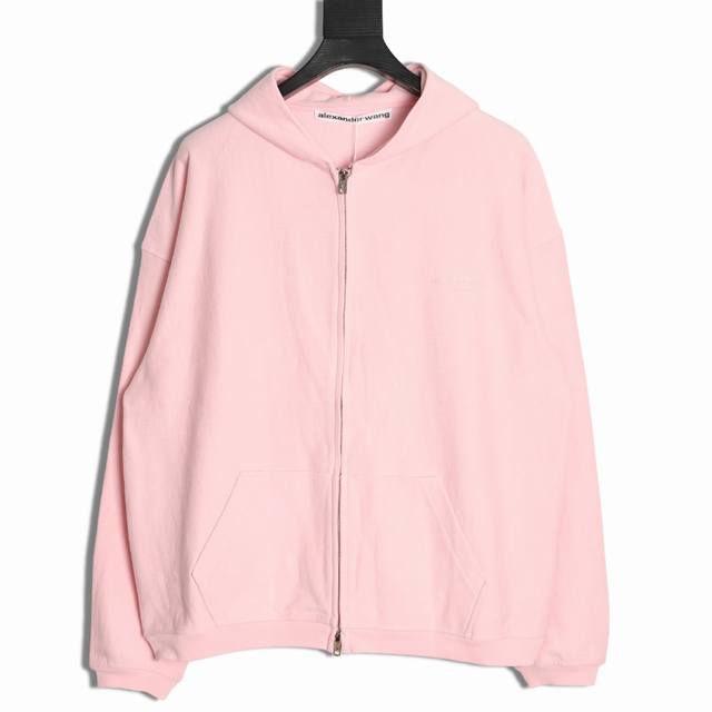 Alexander Wang 亚历山大王 25Fw 水洗字母拉链外套 纯棉面料 不易变形 垂感很好，软而不塌 非常好穿。双向拉链随意调节开衩 增添时尚调性。胸前