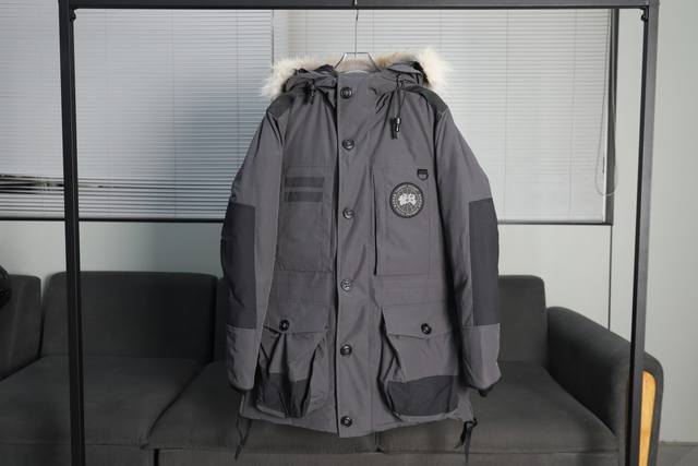 Canada Goose Macculloch 血咒派克大衣 9512M 面料:采用这款采用了一种叫“Arctic Tech”面料技术，外层面料是84.5%的聚