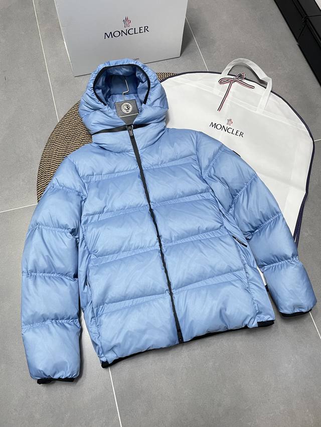 特级羽绒Moncler Masac男士短款羽绒夹克外套.面料控必入单品. 全新科技面料.极致轻量化.超轻超白鹅颈绒填充.清洁度天花板.850+蓬松度. 特级出品