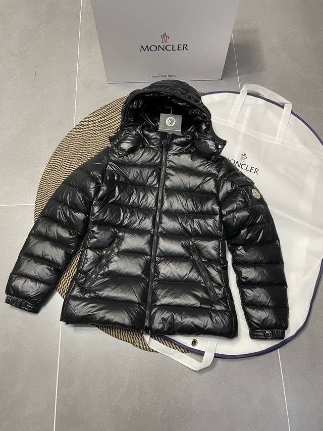 新品 秋冬新款设计时尚百搭舒适透气女装Monc1Er蒙口王菲同款羽绒服外套！官网同步发售！设计感与颜值爆棚的羽绒外套，品控可以直接入手，不容过错的高端臻品！ 客