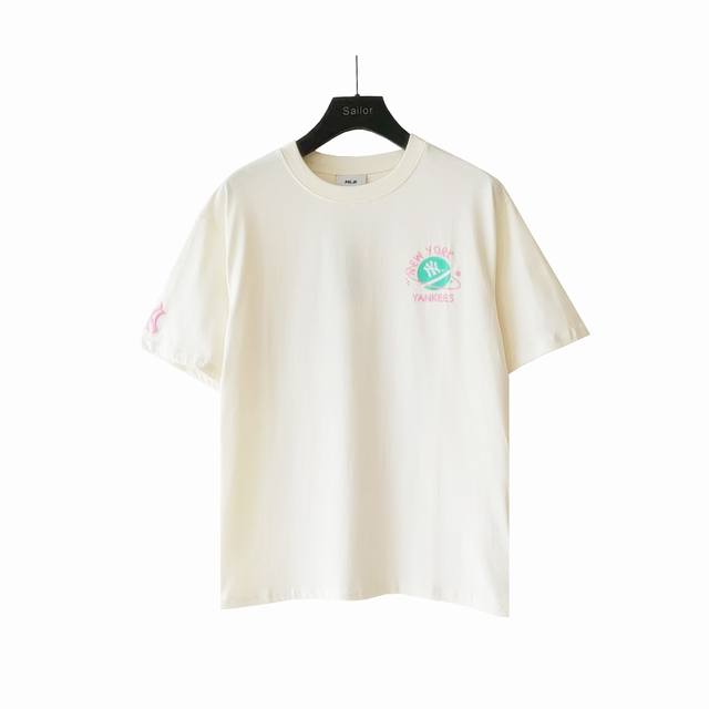 实拍细节图+尺码表 Mlb 胸前精致小Logo星球风短袖 融合星球元素，可爱又独特。后背大印花，“New York Yankees”环绕着带有Ny标志的星球，科