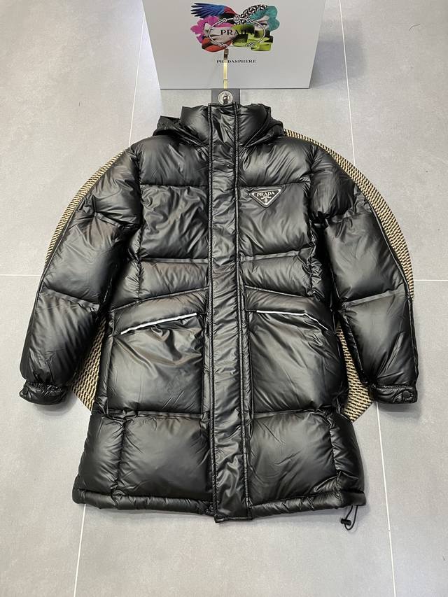 特级羽绒 冬装新品专柜同步中长款羽绒服，高端定制！填充王者.一件T恤足以轻松度过寒冬. 特级出品，鹅颈绒填充科技三防面料 轻熟商务最爱系列，极简主义风格羽90鹅