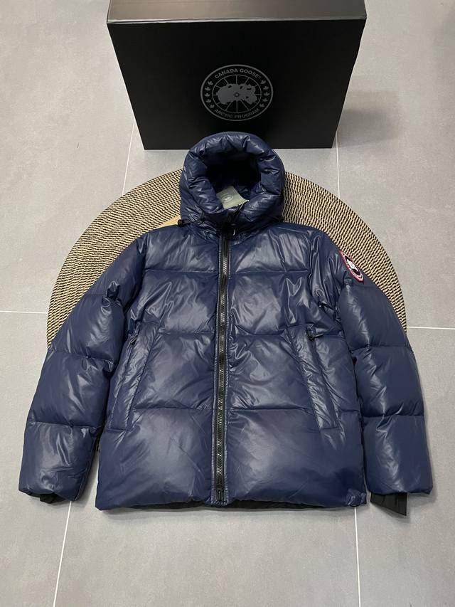 蓝色 顶级版本 加拿大鹅 限定新款Crofton泡芙羽绒服 纯广检95白鸭绒填充 顶级版本，天花板级别 Crofton 松软大面包， 最新款式，防寒效果高达4级