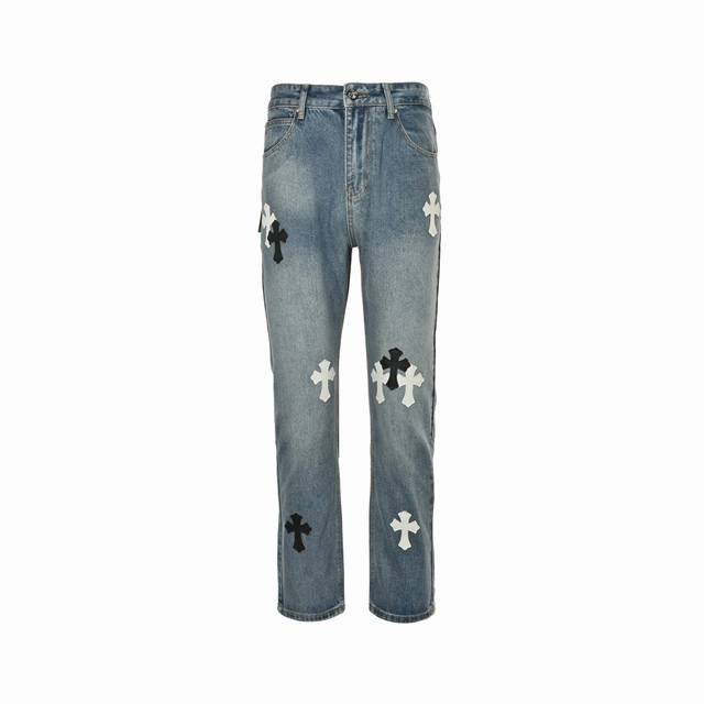 Chrome Hearts 克罗心 后背梵文十字贴皮牛仔裤 不同水洗质感的款式，对腿细腿粗人士十分友好，直筒的版型十分修饰腿型 永不过时的适中长度，搭配起来轻松