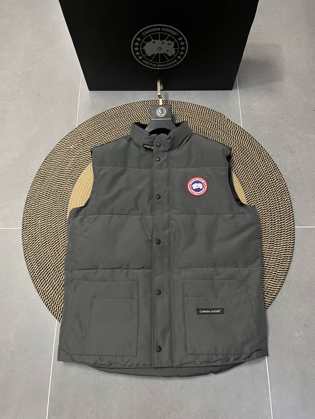 顶级版本 石墨灰 Canada Goose加拿大鹅Freestylecrew马甲 定制原厂一致防水面料 面料柔软密度高 色卡全部对位Zp原色 非市场错误配色 实