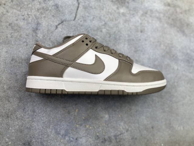 公司级 耐克Nike Dunk Low 扣篮系列 复古低帮休闲运动滑板板鞋 采用脚感柔软舒适Zoomair气垫 有效吸收滑板等极限运动在落地时带来的冲击力 为街