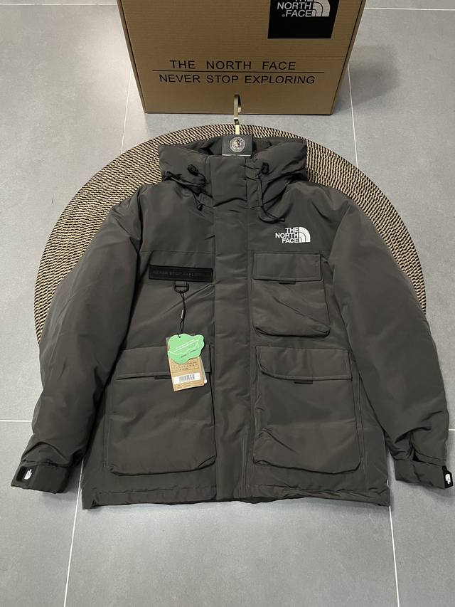 The North Face Tnf 北面 多口袋工装连帽羽绒服 可主推！长期有货，不断货！ 尺码：Xs S M L Xl Xxl 颜色：黑色 灰白色 石墨灰色