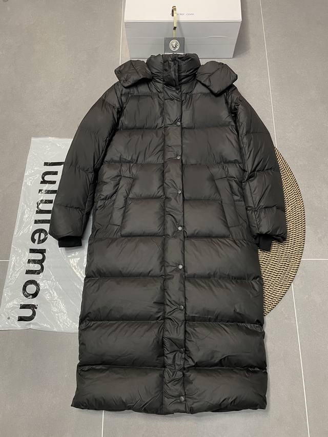 露露乐蒙 Wunder Puff泡芙长款羽绒服 一款火遍全网Lulu家Ｚ品好物来喽！告知柜上新迅速售空，官网订都订不到呀！迫不及待给大家推荐泡芙羽绒服，女同胞必