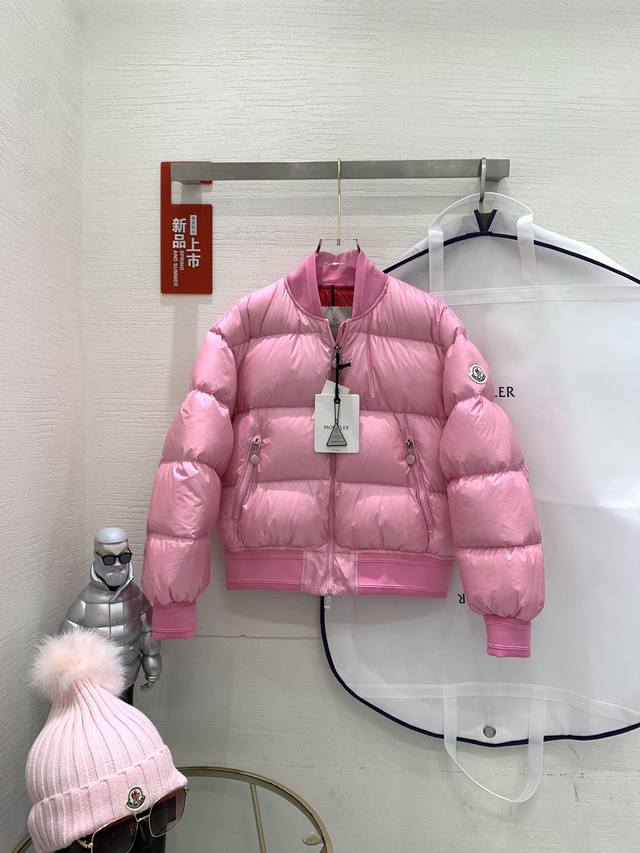 Moncler 女士Merlat 绗缝软壳面料羽绒飞行员夹克，蔡依林同款，超多代购，特别火爆的款式，超级推荐。 早秋新品 Merlat女士羽绒服飞行员夹克外套