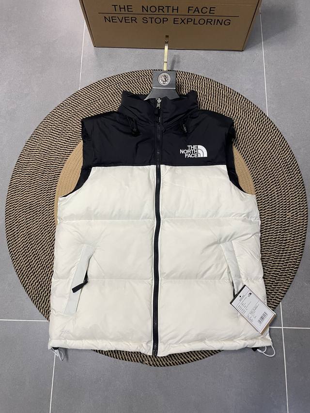 白色 The North Face 北面 1996 Nuptse 4Nch Icon羽绒马甲 原版正品开版，面料采用正品面料供应商同厂产品，细格尼龙无胆防绒面料