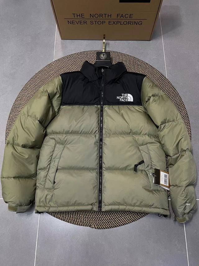 抹茶绿 Thenorthface北面1996Nuptse 1996 经典款 美版 羽绒服 顶级原版 设计理念： The North Face 的字面含义为山的最