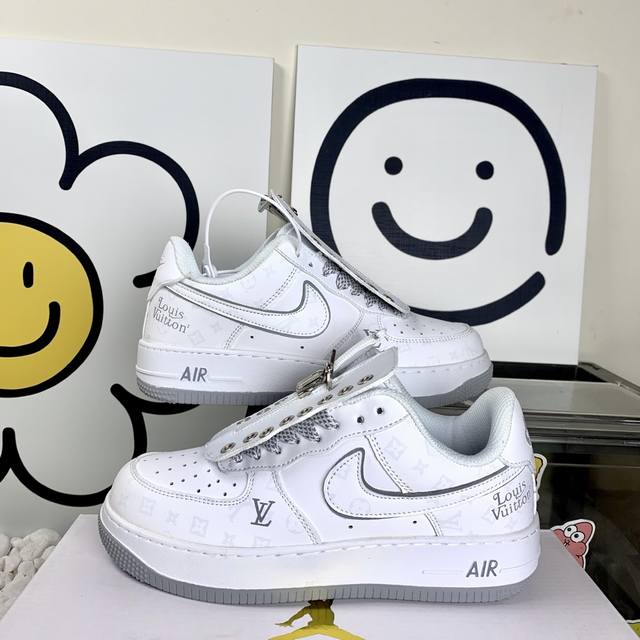 Nk Air Force 1 Low Af1 空军一号 空军白灰Lv盖头 高版本套楦工艺 正确版型 码数36-44 男女现货.
