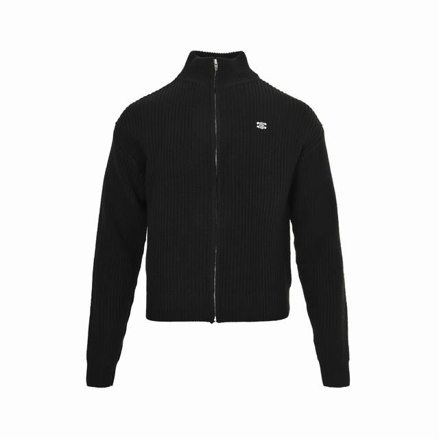 Celine 赛琳 25Fw 凯旋门针织毛衣外套 定织臻柔混羊毛精纺料 ，采用进口机刺绣工艺，成衣洗水加软去味工艺，通过专业的洗涤设备和特定的洗涤剂， 对衣物进