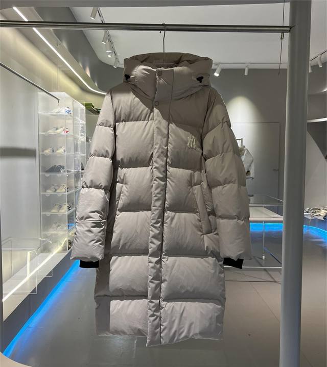 米白色 原版品质 ｜Mlb纽约洋基队 刺绣Logo 长款加厚羽绒服男女同款！ 可主推！长期有货，不断货！ 售后到货15天退换时效退换注意事项： 1: 影响2次销