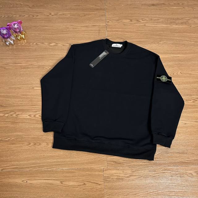 供 控 Stone Island 石头岛经典纯棉圆领卫衣 甄选品质 实拍可见 面料采用高品质正品原单纯棉360克面料 不起球 不变形 2本针走线 高品质重工面料