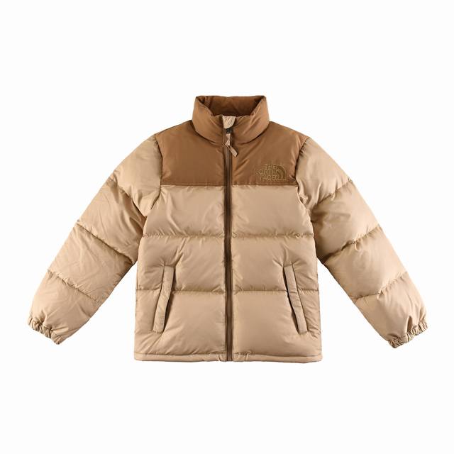 The North Face 北面1996儿童 儿童北面童装 顶级 原版正品开版，面料采用正品面料供应商同厂产品，细格尼龙无胆防绒面料，和正品一样的轻盈且保暖，